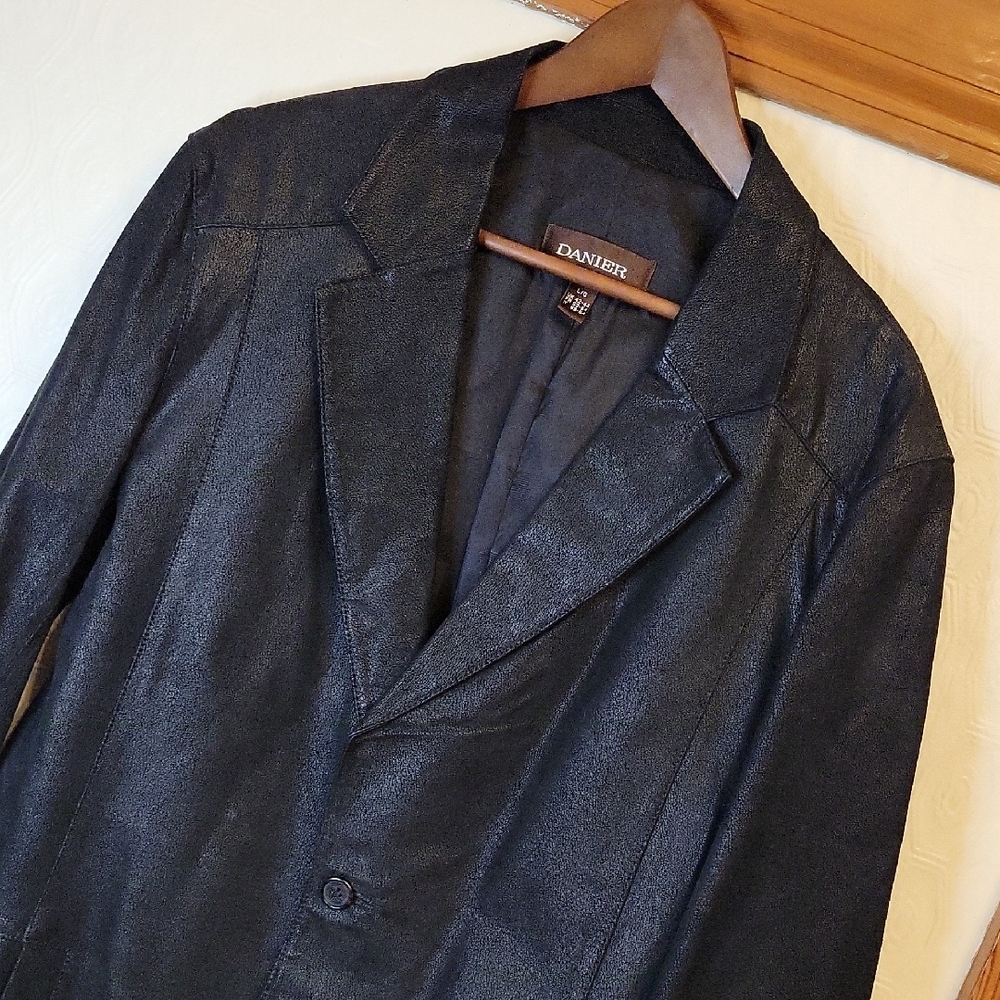 Danier Leather Blazer Men's L — Black Genuine Leather —‎ 2-Button — Notch Lapel